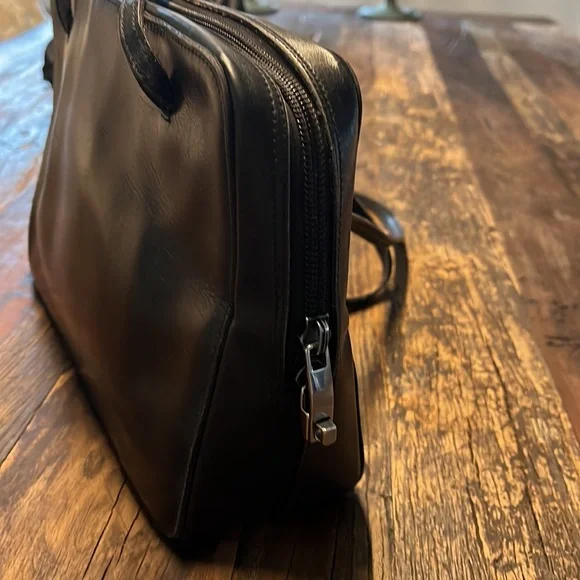 Gucci Shoulder Bag - Picture 6 of 12